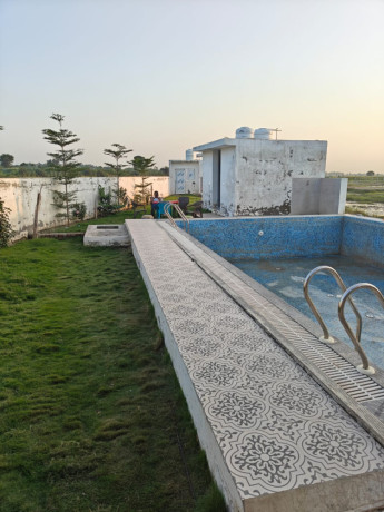 plots-available-near-jewar-airpot-big-0